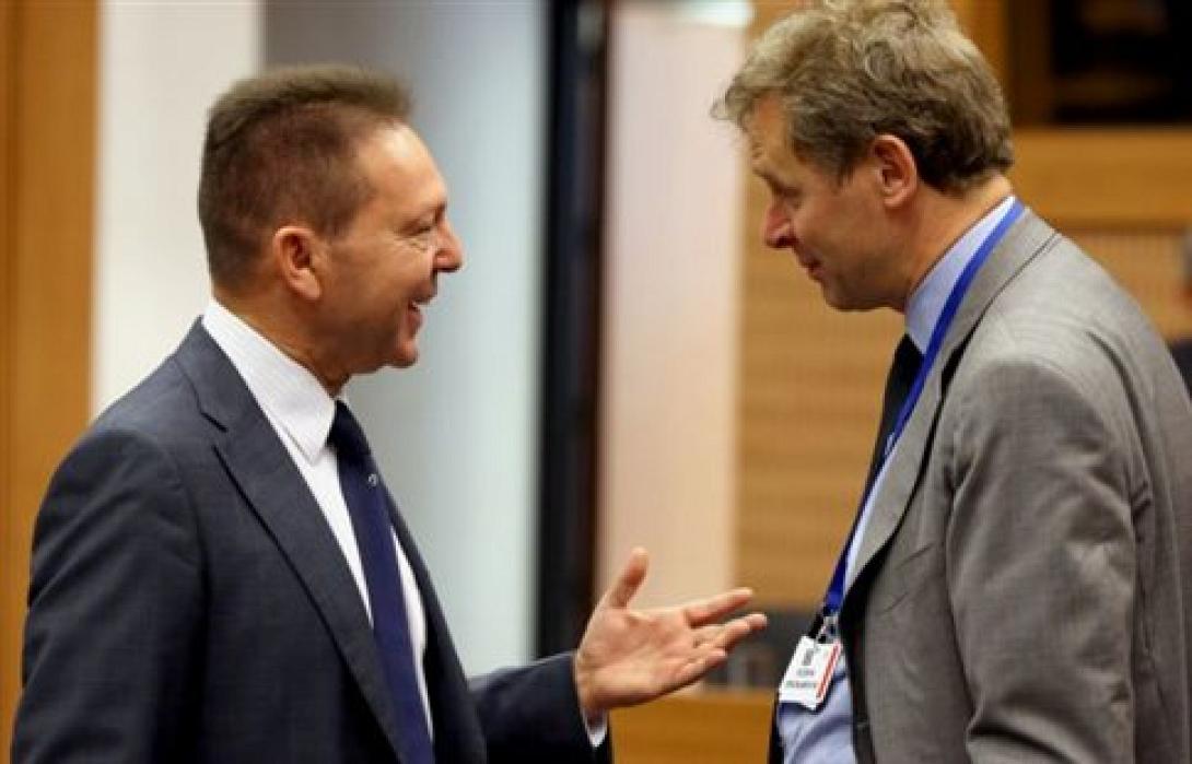 Ξημερώματα ολοκληρώθηκε η συνάντηση υπουργών με την τρόικα