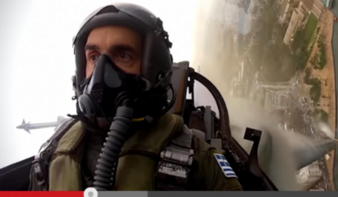 Ο Σμηναγός που μας έκανε να νιώσουμε πάλι υπερήφανοι