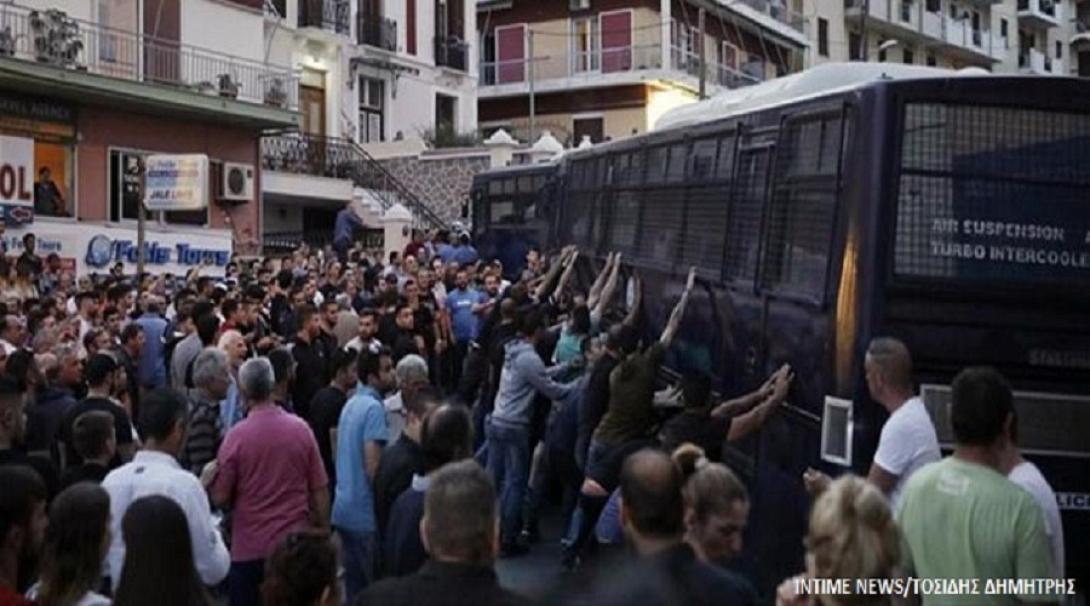 Επεισόδια σημειώνονται έξω από τη Μυτιλήνη 