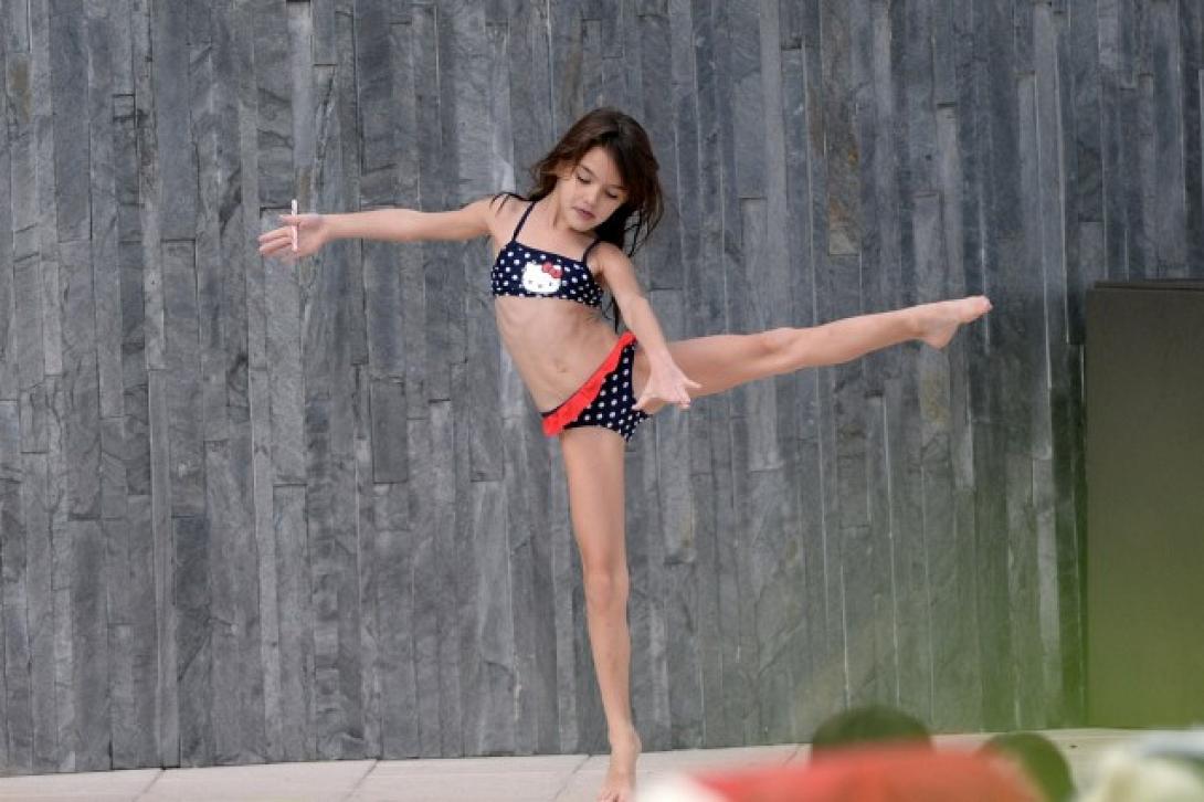 suri-cruise-pool-miami-12302013-09-640x426.jpg