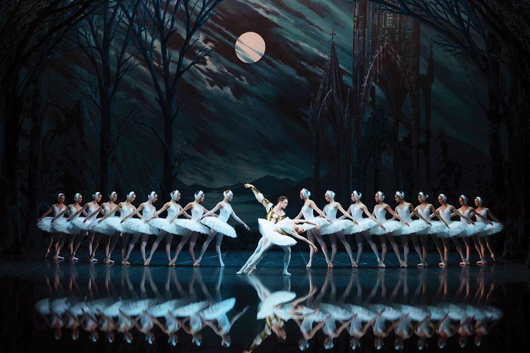 swan_lake_i_limni_ton_kiknon_irakleio_parastasi_kipotheatro.jpg