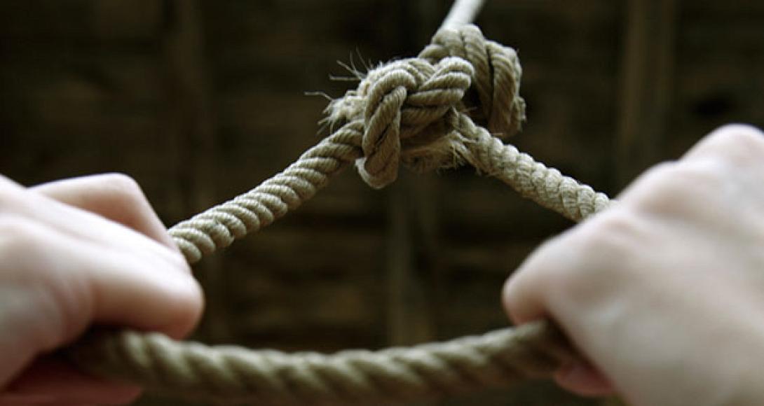 Γαλλία: Ζήτησε αντικείμενα του άνδρα της που αυτοκτόνησε και της έστειλαν ... το σχοινί!