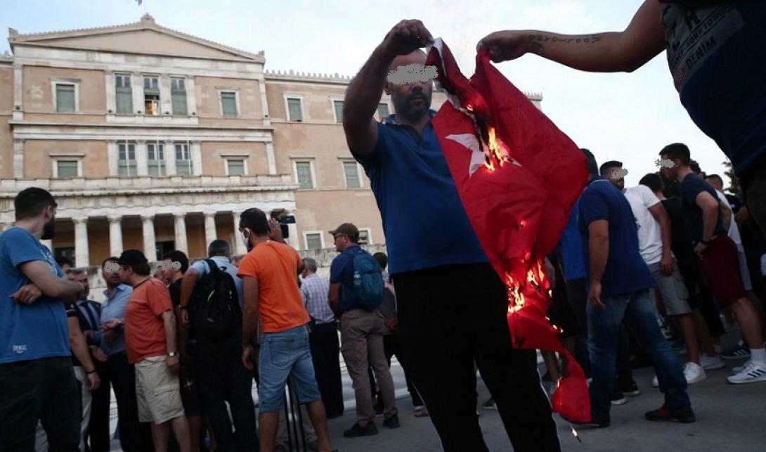 σύνταγμα τουρκική σημαία