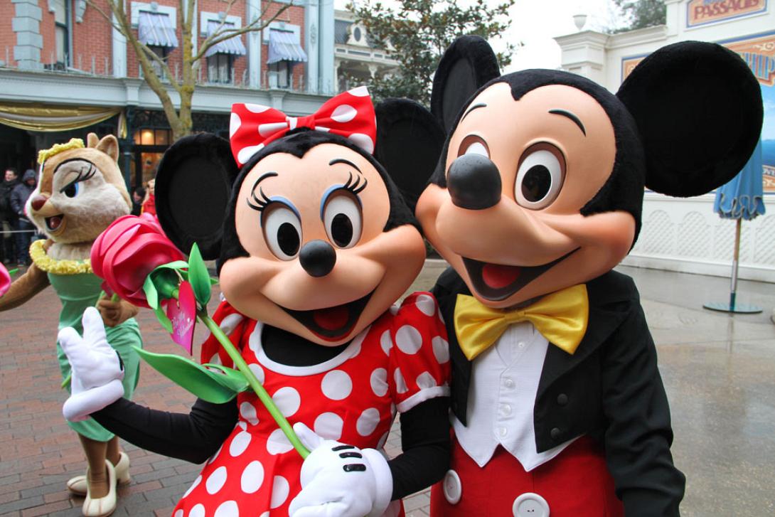 ta_10_pio_cool_epaggelmata_kai_me_kales_amoives_disneyland_mickey_mouse_paraksena_perierga.jpg