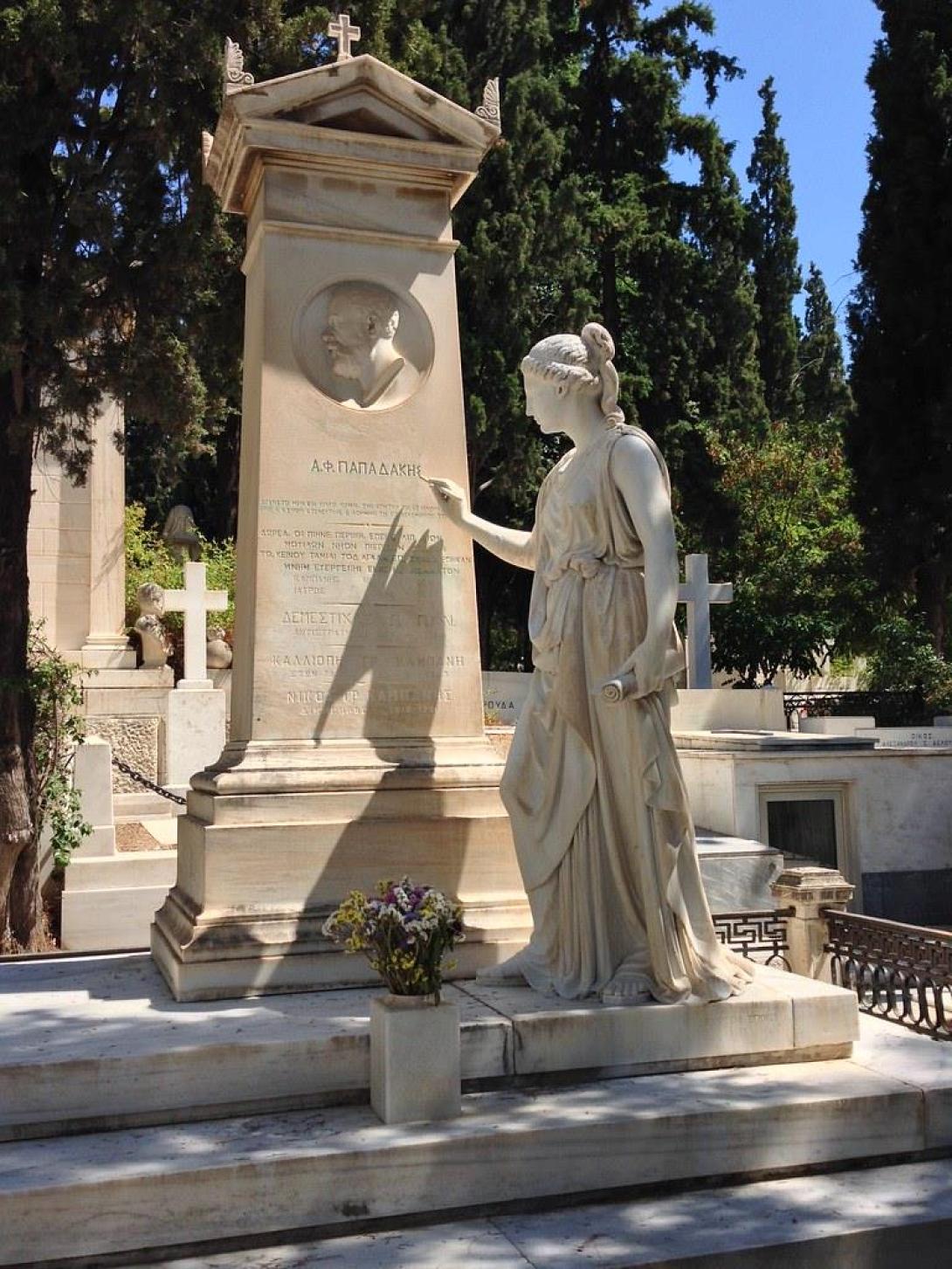 Μνημείο Αντωνίου Παπαδάκη - Α' νεκροταφείο Αθηνών