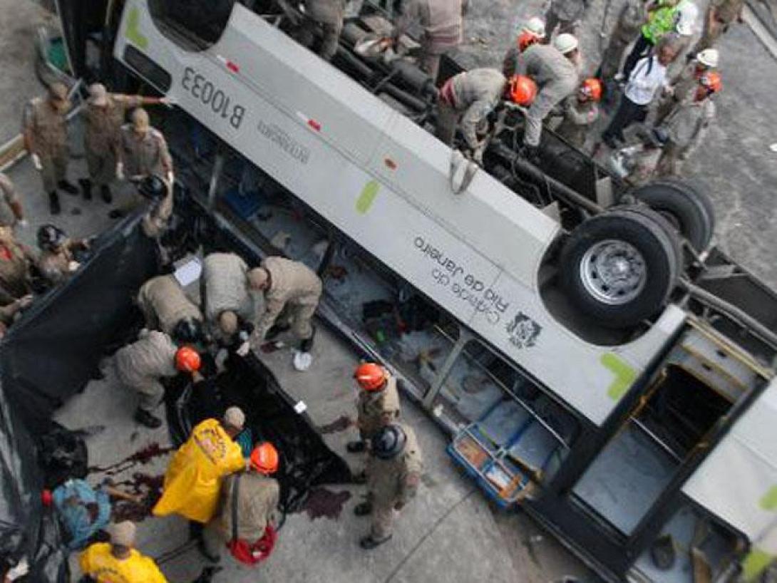 Τραγωδία μετά από την πτώση λεωφορείου σε χαράδρα