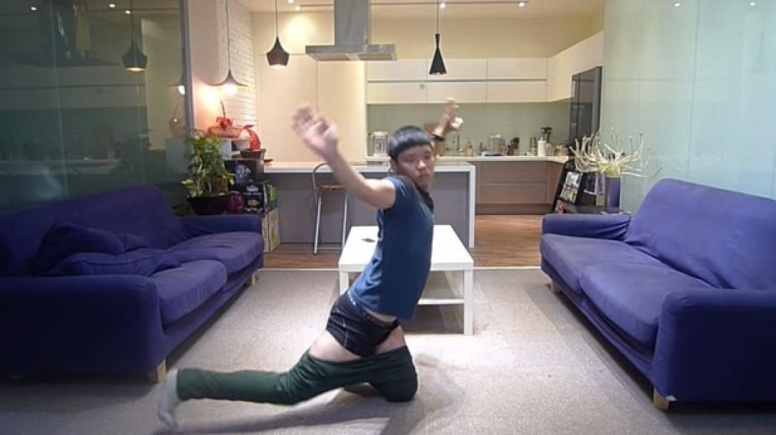 Φοράει το παντελόνι χωρίς να χρησιμοποιήσει τα χέρια του! (βίντεο)