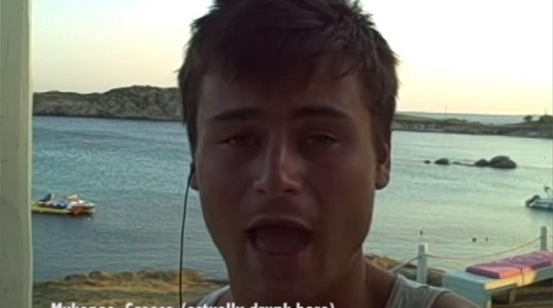 Ταξίδεψε σε 26 χώρες μέσα σε 4 χρόνια για να της κάνει πρόταση γάμου (βίντεο)