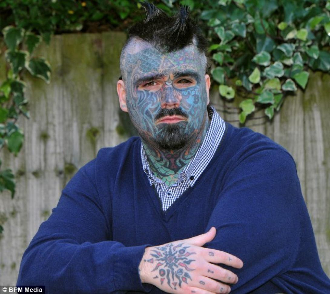 Ο άντρας με τα περισσότερα τατουάζ 