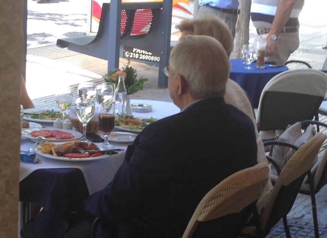 Γεύμα στο Κολωνάκι για τον τέως ...