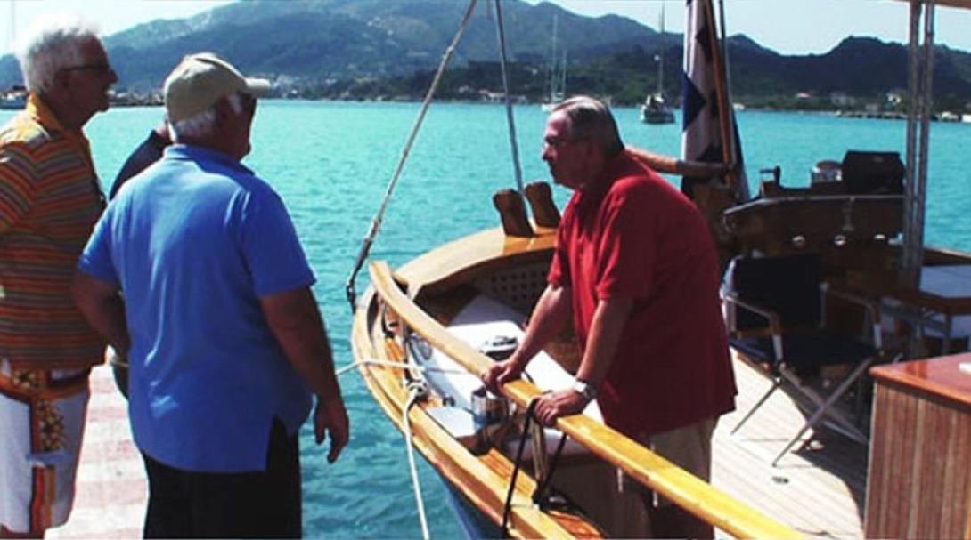 Ο Κωνσταντίνος σχολιάζει την πολιτική κατάσταση της Ελλάδας ... με το δικό του τρόπο (βίντεο)