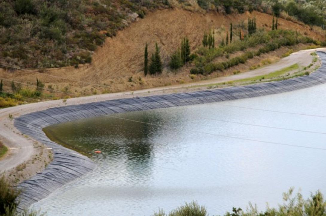 τεχνητή λίμνη