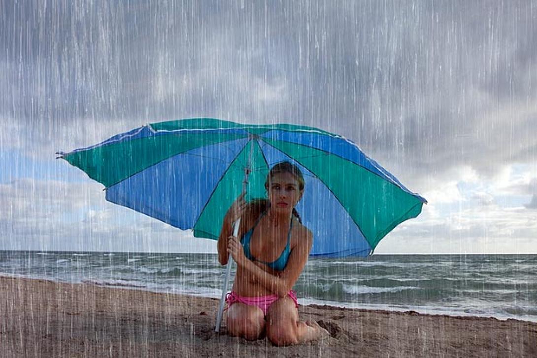 θαλασσα βροχη