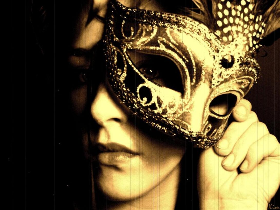 Οι γυναίκες με τα μαύρα τζιπ: Πώς ξαφνικά ... έβρεξε ευρώ στη Βαρβάκειο !! 