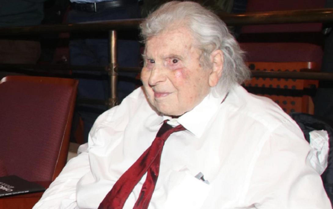 Ο Μίκης Θεοδωράκης σε προχωρημένη ηλικία