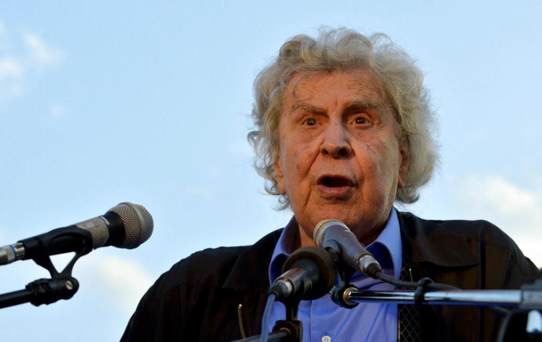 Μίκης Θεοδωράκης