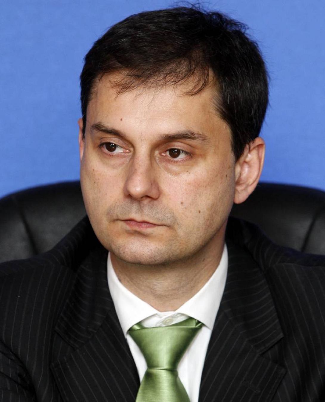  Ο κ. Θεοχάρης και οι πικρόβρουβες