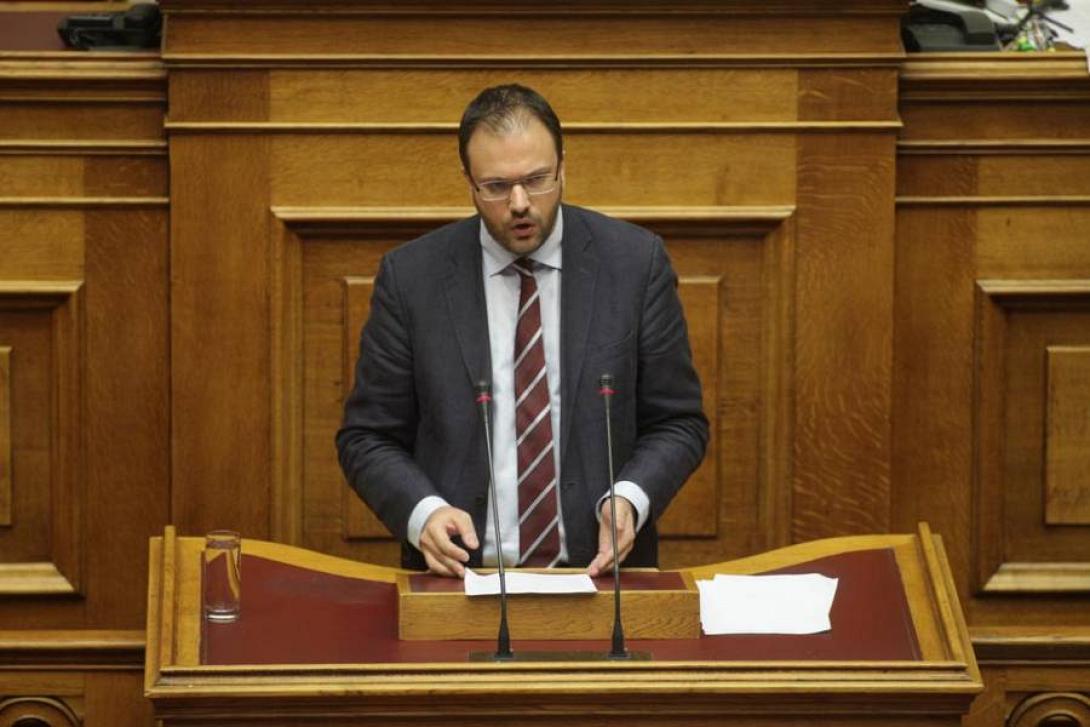 θανάσης θεοχαρόπουλος