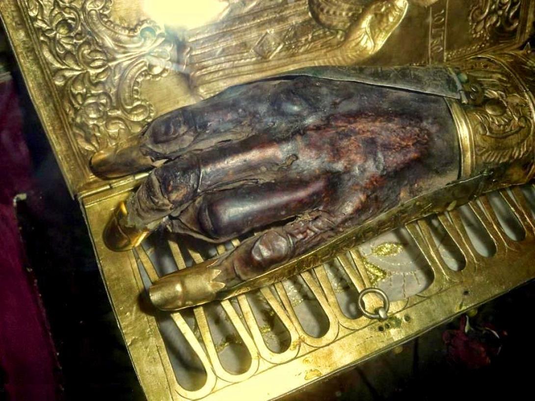 Τιμία Χείρα