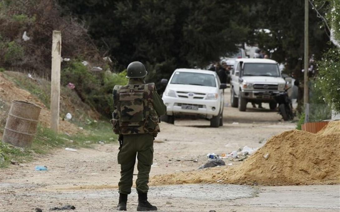 Ένας νεκρός σε επίθεση εναντίον στρατιωτικών στην Τυνησία