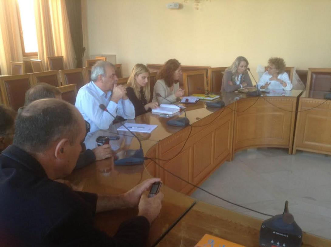 Θέματα κοινωνικών παρεμβάσεων στις Τοπικές Κοινότητες και στα Διαμερίσματα του Δήμου Ηρακλείου, εξετάστηκαν σε σύσκεψη