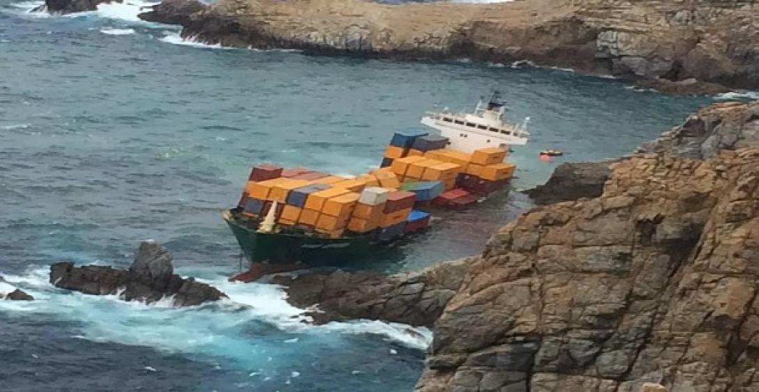 Απάντληση των πετρελαιοειδών από τουρκικό φορτηγό πλοίο που έχει προσαράξει στα βόρεια των ακτών της Μυκόνου