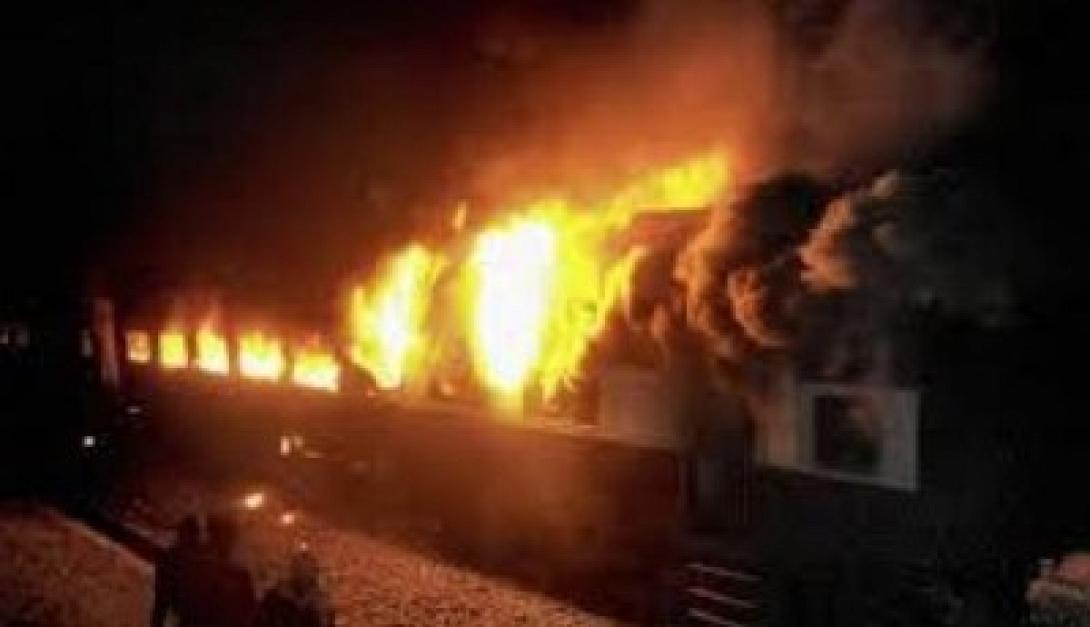 Ινδία: Τουλάχιστον εννέα νεκροί από φωτιά σε τρένο 