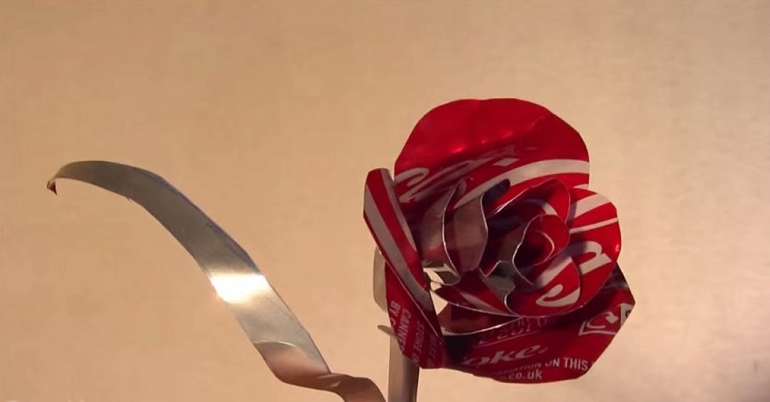 Πως να φτιάξεις ένα τριαντάφυλλο από κουτάκι αναψυκτικού (βίντεο)