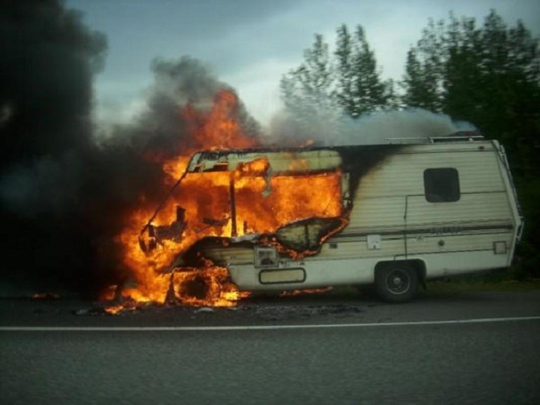 τροχόσπιτο φωτιά