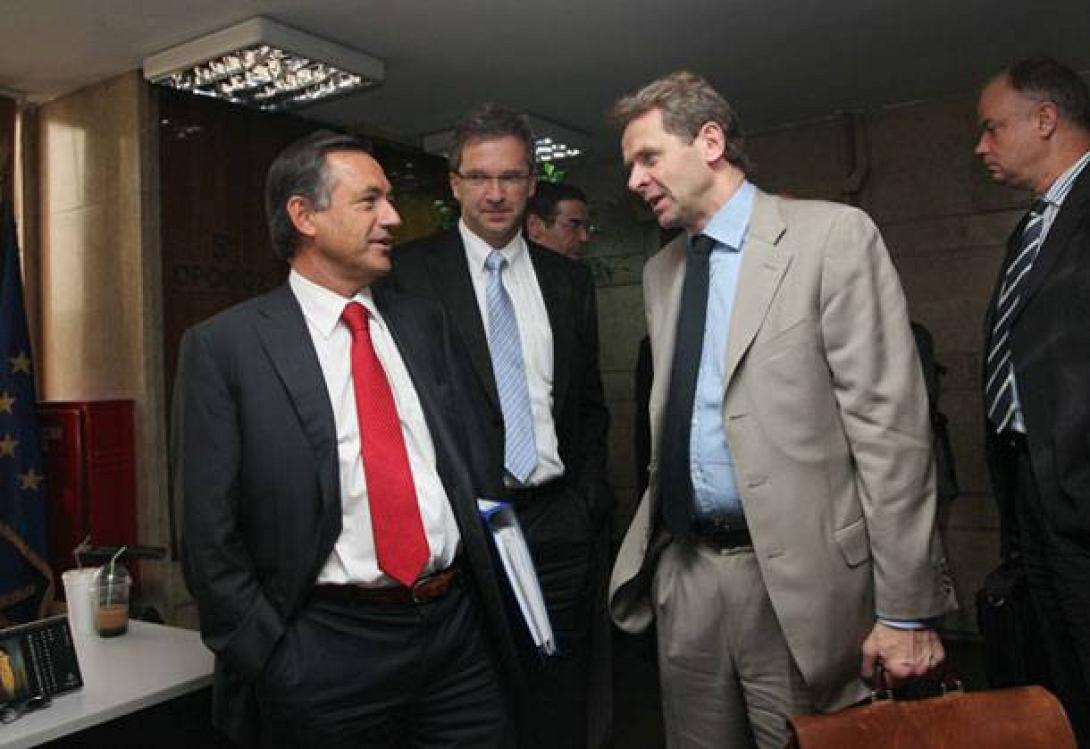 Πιο κοντά σε συμφωνία με την Τρόικα, μετά την αποψινή συνάντηση