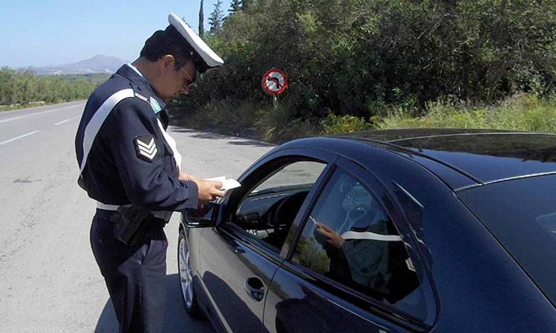 Επιστρέφονται πινακίδες κυκλοφορίας και άδειες οδήγησης ενόψει των εορτών