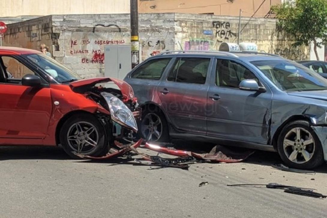 Σφοδρή η σύγκρουση ανάμεσα στα δύο αυτοκίνητα