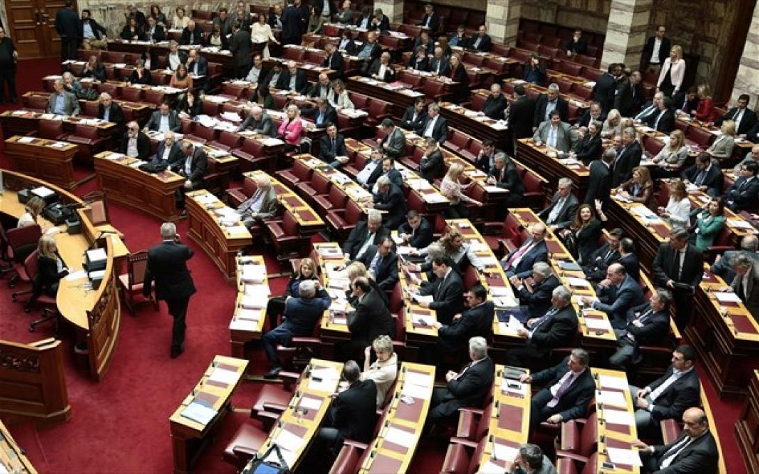 Οι 42 τροπολογίες που "πέρασαν" το Σάββατο στη Βουλή
