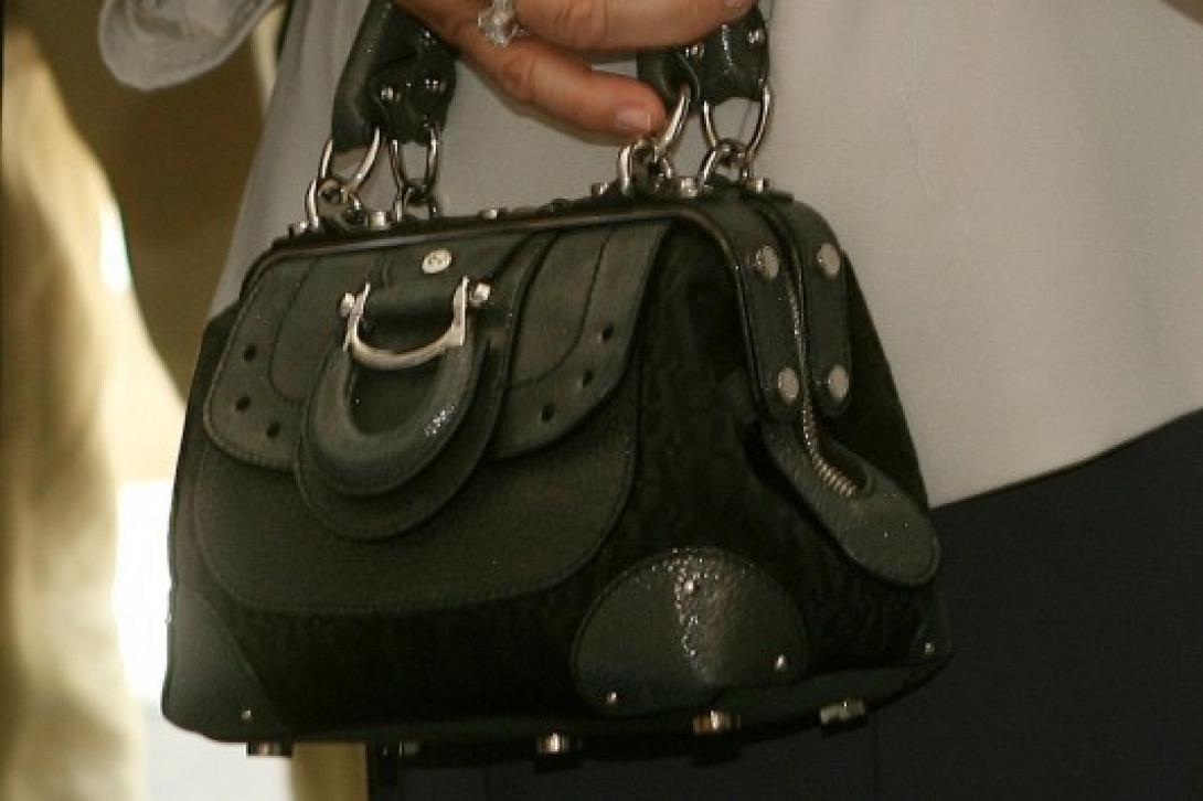 τσαντα 300.000