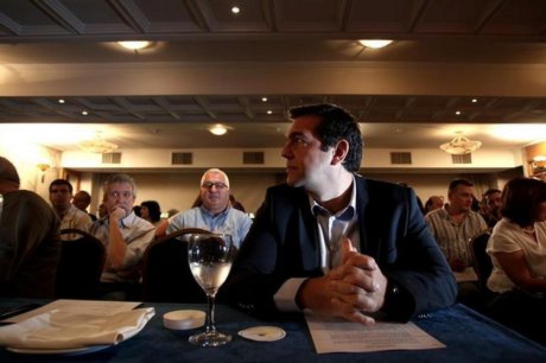 Economist: Ο Τσίπρας ρίχνει γέφυρες σε Βρυξέλλες και Βερολίνο