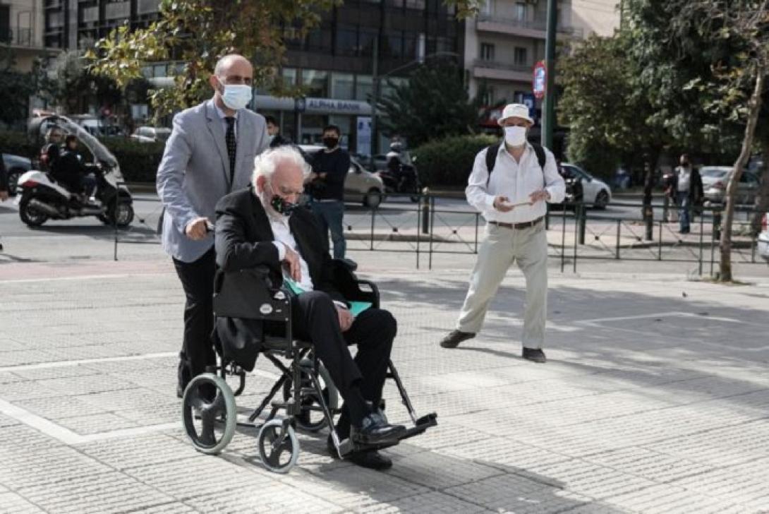 Και πάλι στον Άρειο Πάγο με αναπηρικό καροτσάκι ο Άκης Τσοχατζόπουλος