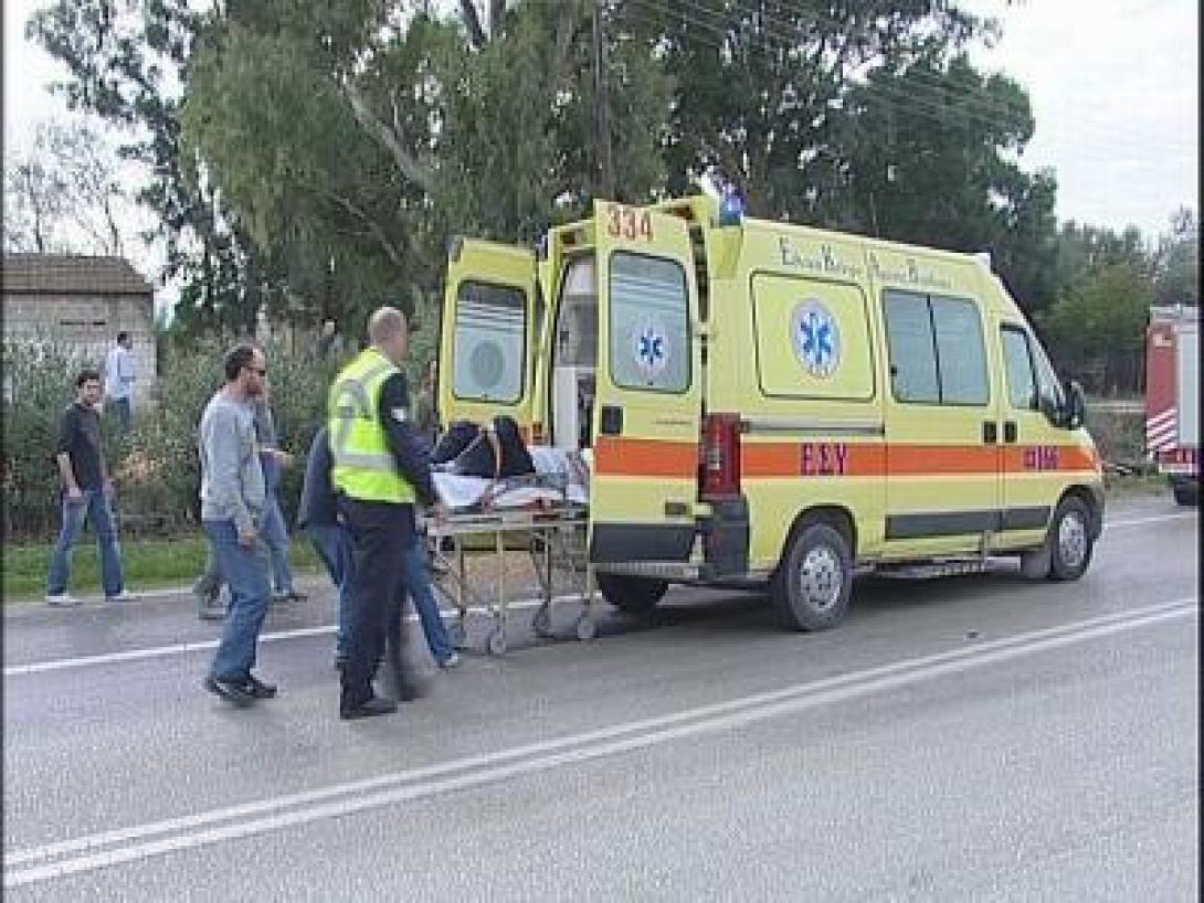 Σύγκρουση μηχανής με περιπολικό στα Χανιά. Δύο τραυματίες