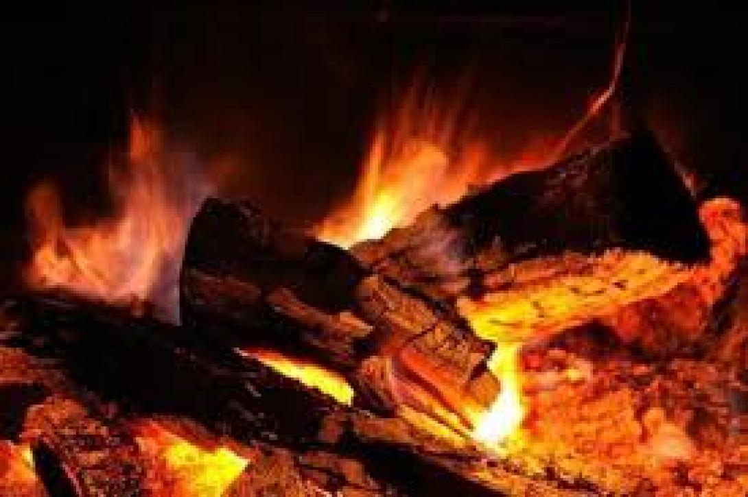 Περιορίστε τη χρήση τζακιών, λένε τα δύο υπουργεία