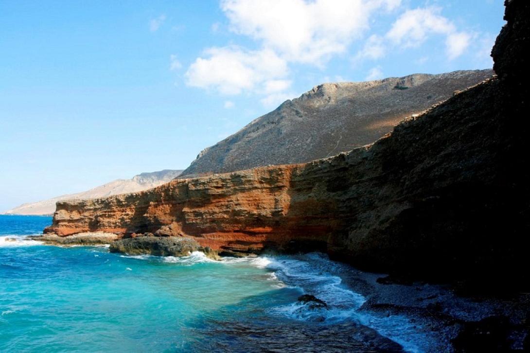 Η παραλία των Ανωγείων Μιραμπέλου