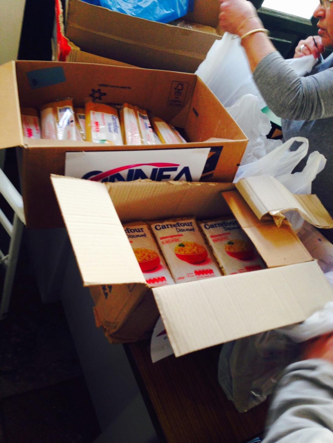 κουτια με τροφιμα