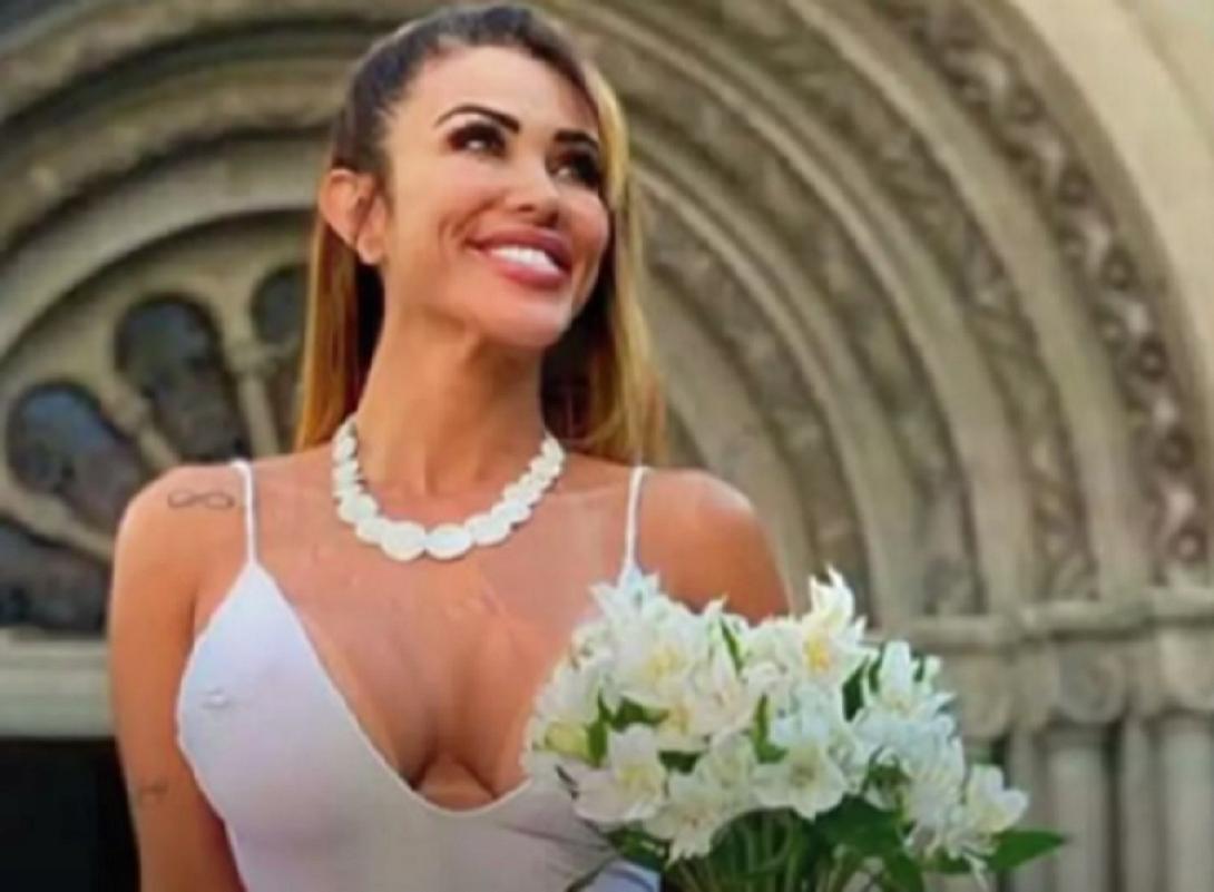 παντρευτηκε τον εαυτο της