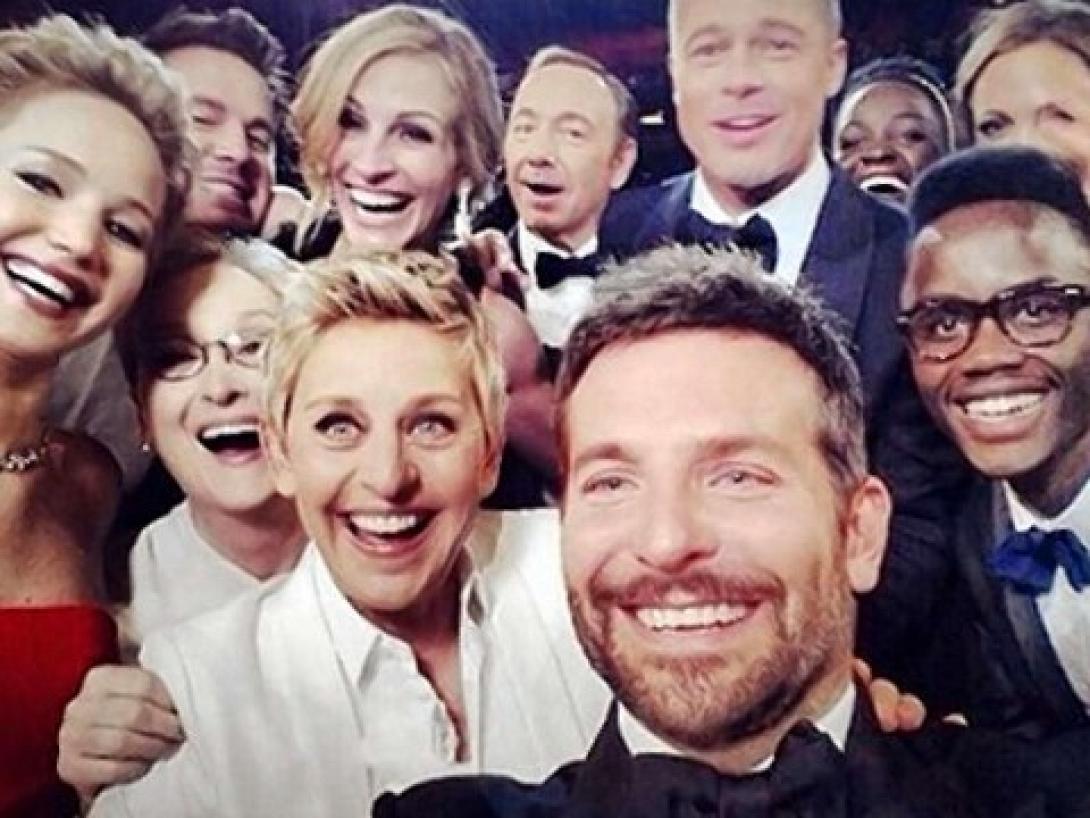 Τέλος οι selfies φωτογραφίες, ήρθαν οι usies 