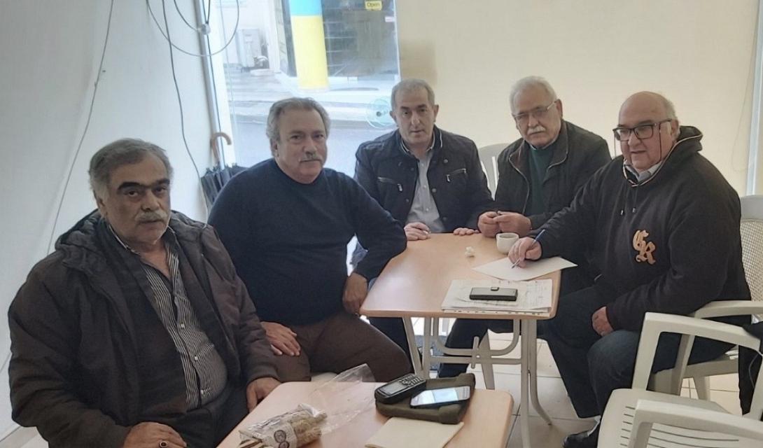 Ο βουλευτής του ΣΥΡΙΖΑ  Σ. Βαρδάκης με εκπροσώπους εργαζομένων στα ΕΛΤΑ