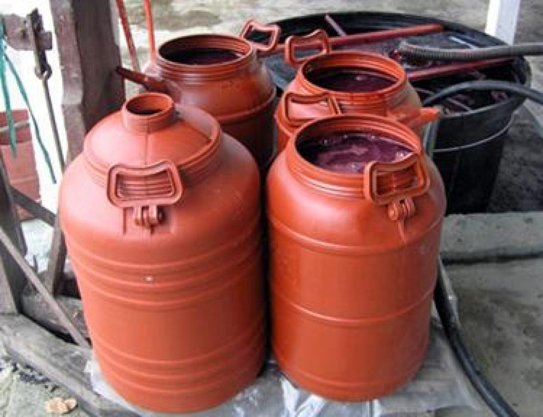 Βαρέλια με λάδι, "έκαναν φτερά" από αποθήκη στη Βαγιωνιά