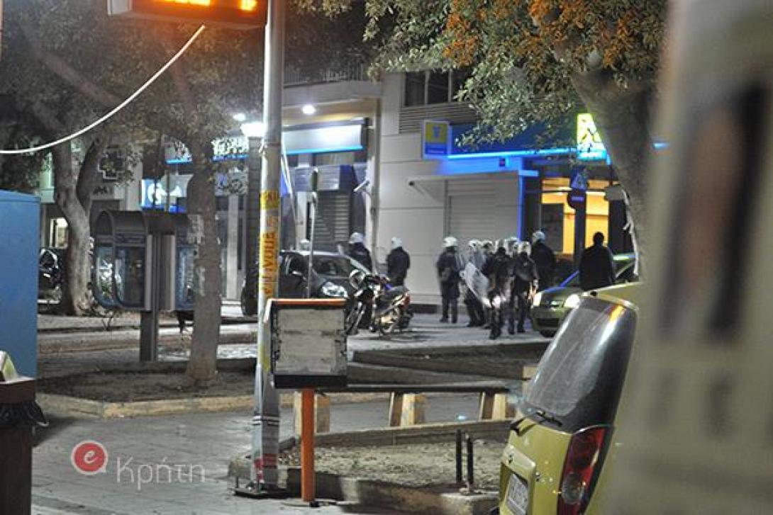 Συνέλαβαν 22χρονη φοιτήτρια στα επεισόδια του Ηρακλείου που έκανε ζημιές με βαριοπούλα!