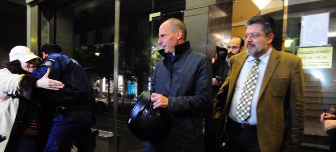 Όταν η Ελένη Λουκά ... αποθεώνει τον Γιάννη Βαρουφάκη (φωτο)