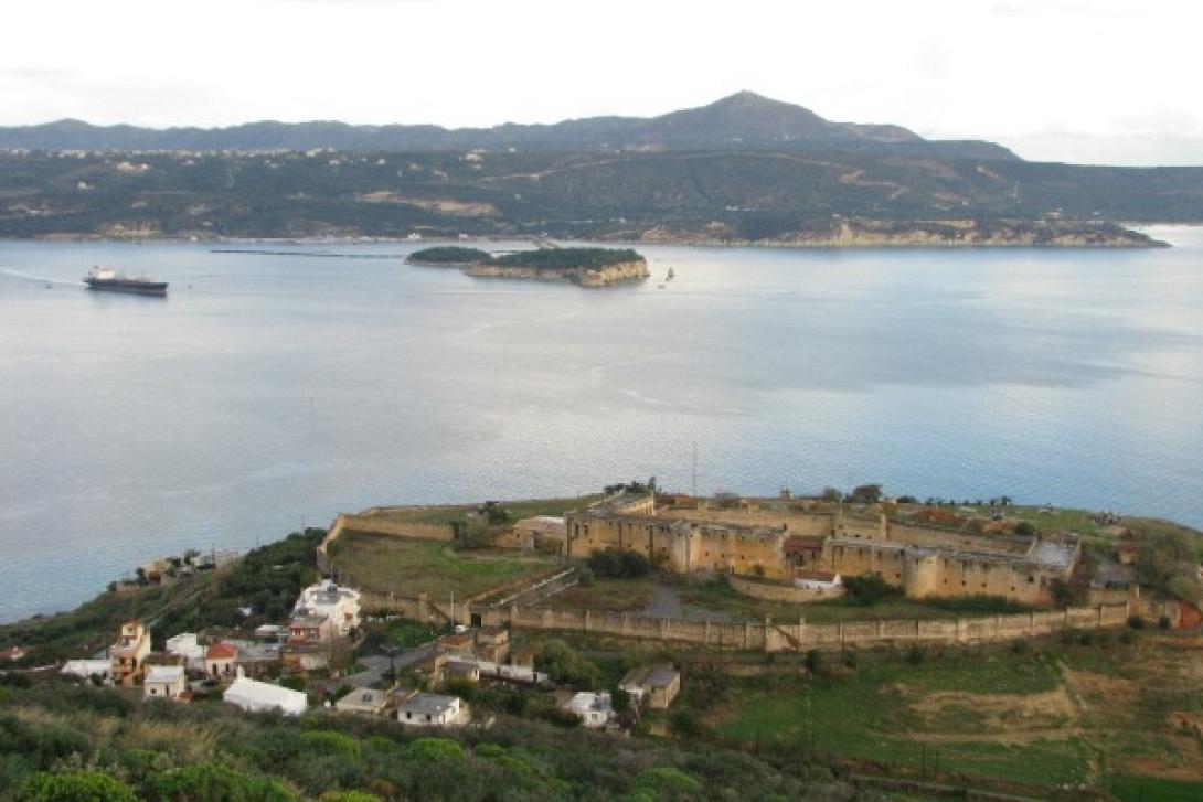 Η Κρήτη σηκώνει για ακόμη μία φορά το ανάστημά της - Σε κλοιό η ναυτική βάση της Σούδας