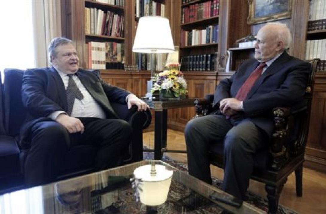 Βενιζέλος προς Παπούλια: Δεν αντέχει κανείς άλλη λιτότητα