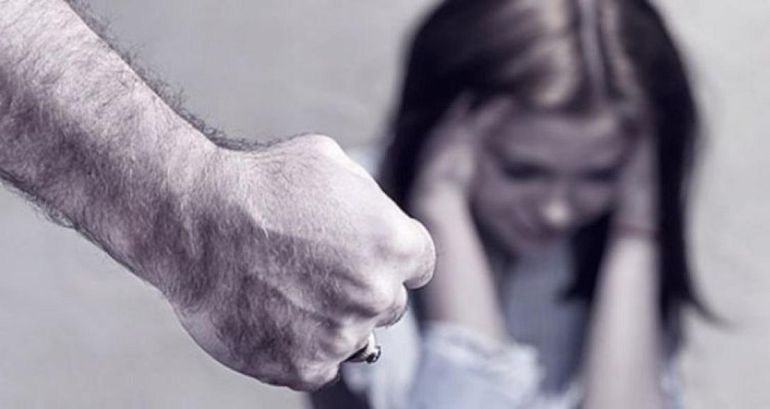 ενδοοικογενειακή βία