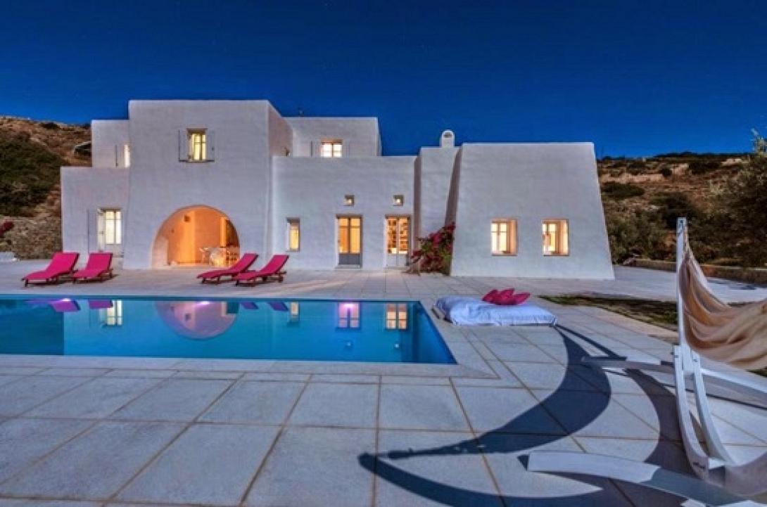 Σπεύσατε: Η ονειρεμένη βίλα του Ραγκούση στην Πάρο ενοικιάζεται σε ονειρεμένη τιμή...